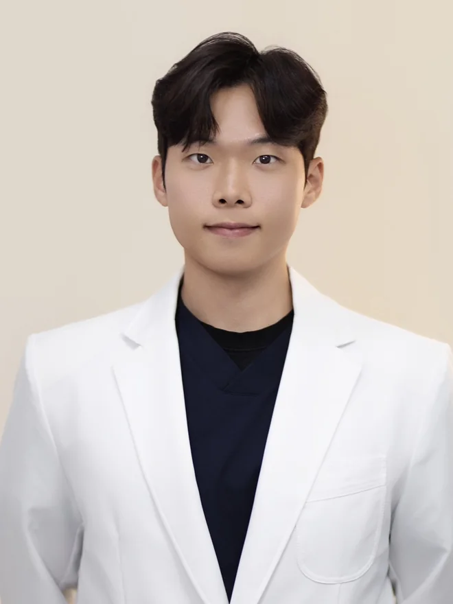 圣母牙科医院Lee Seok-hyeon院长的照片